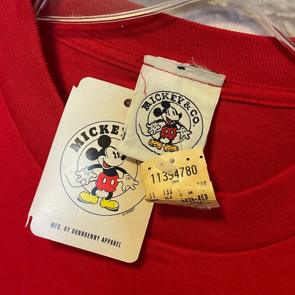 NWT Vintage Mickey & Co 1001 Hellos Red Graphic Tee Size XL - Picture 2 of 6